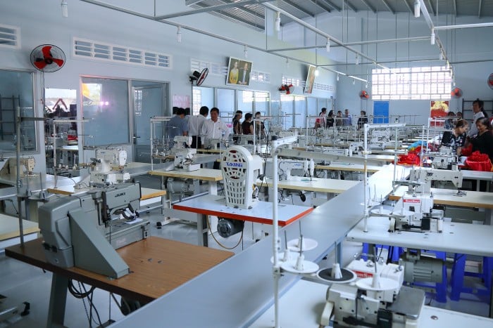 Xưởng may gia công quần áo thể thao Ken