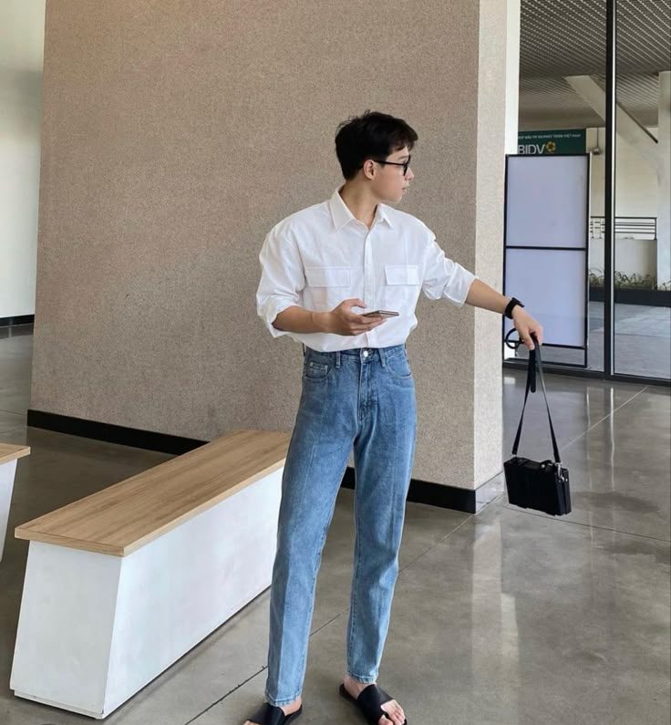 Sơ vin nhẹ hoặc đóng thùng áo sơ mi, polo hoặc thun basic