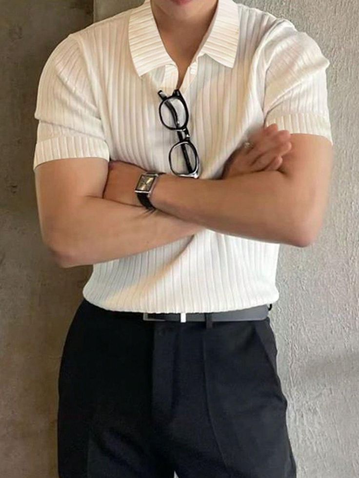 áo polo trắng phối cùng phụ kiện