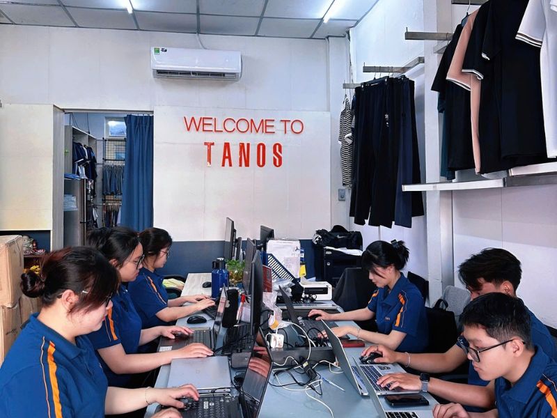 Đồng phục của Tanos