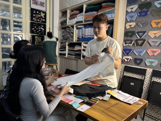 Duyệt mẫu trước khi sản xuất